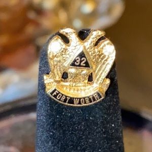 Fort Worth service Lapel pendant